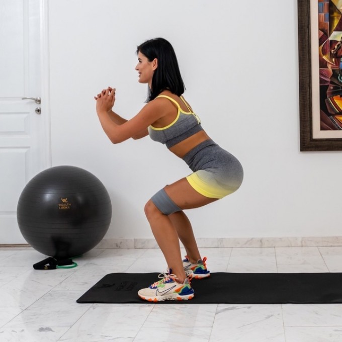 Wealth Looks Hip Bands